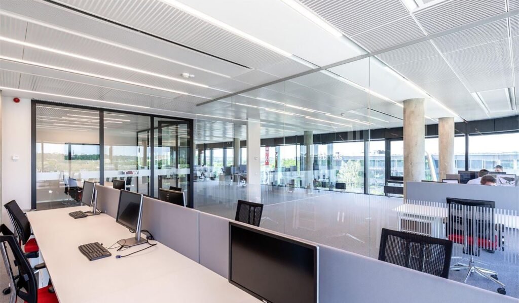 tgw Logistics ofiso interjeras